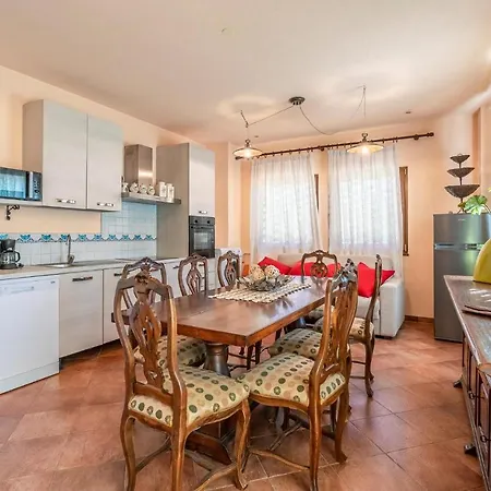 4 Bedroom Amazing In Casa vacanze San Miniato