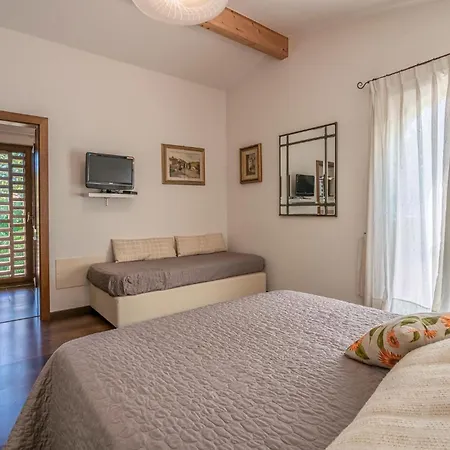 4 Bedroom Amazing In San Miniato