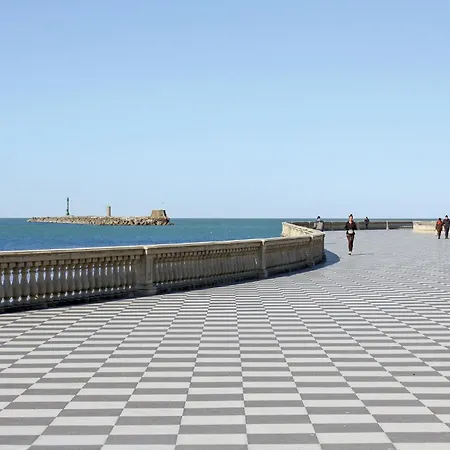 4 Bedroom Amazing In Casa vacanze *