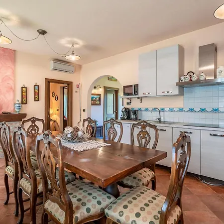 Casa vacanze 4 Bedroom Amazing In San Miniato