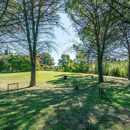 4 Bedroom Amazing In Hébergement de vacances *